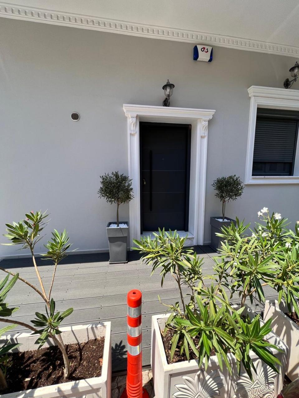 Kontis' Furnished Apartment Loutráki Exterior photo