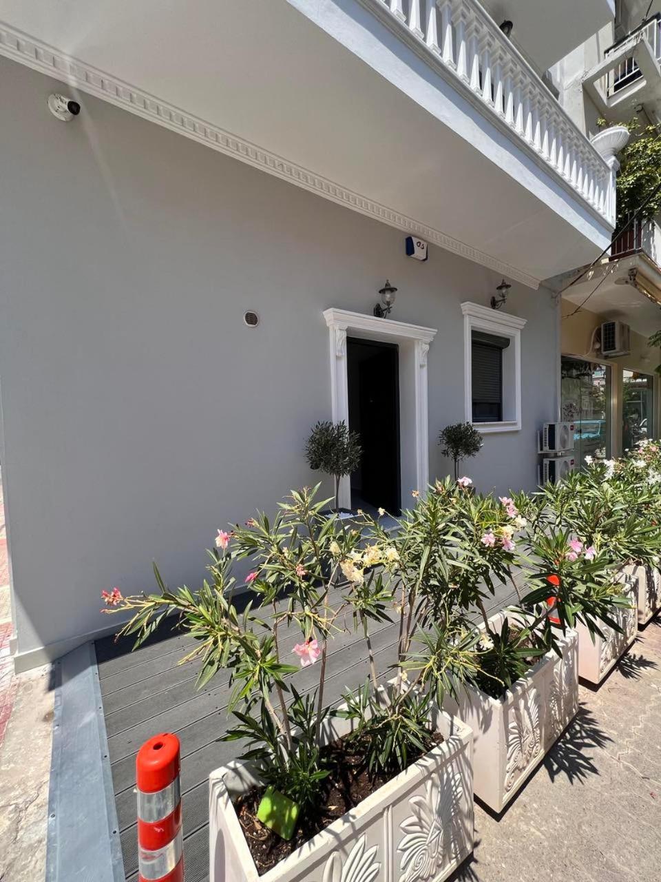 Kontis' Furnished Apartment Loutráki Exterior photo